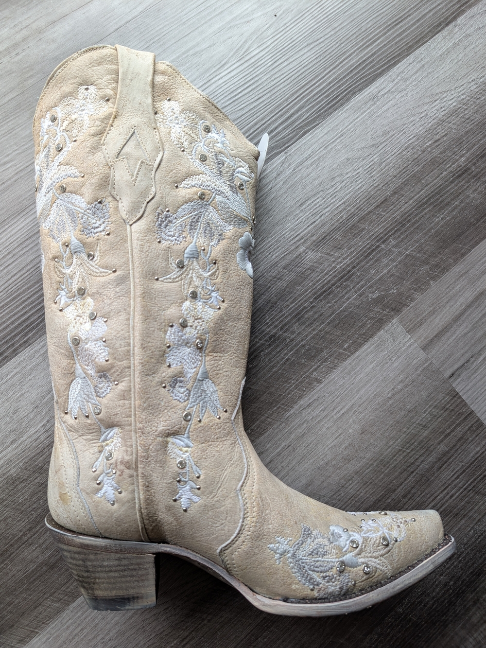 Women’s Embroidered Cream Western Cowboy Boots